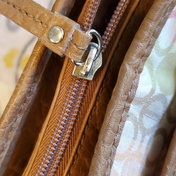 Etienne Aigner Shoulder Purse⚜️🤎⚜️ - Picture 7 of 10